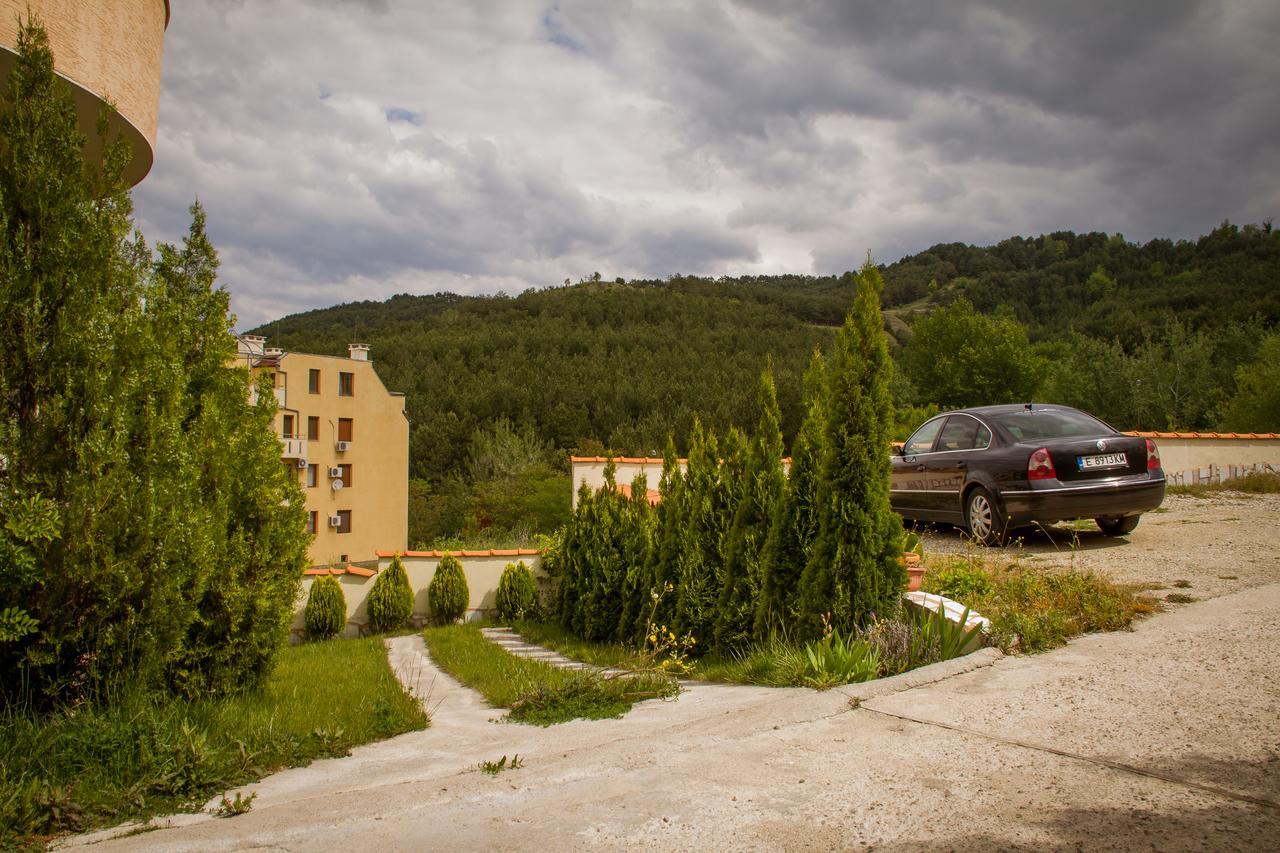 Вихрен-Стаи И Апартаменти За Гости Sandanski Bagian luar foto